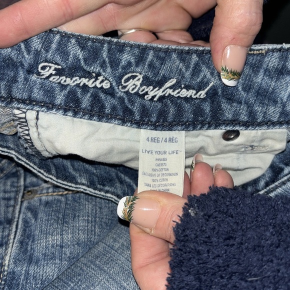 American Eagle Favorite Boyfriend Dreams. Size 4 regular. - Picture 4 of 4